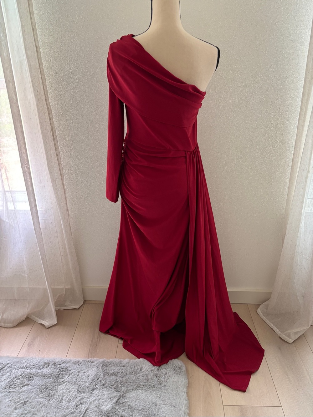 Elegant One-Shoulder Red Evening Gown
